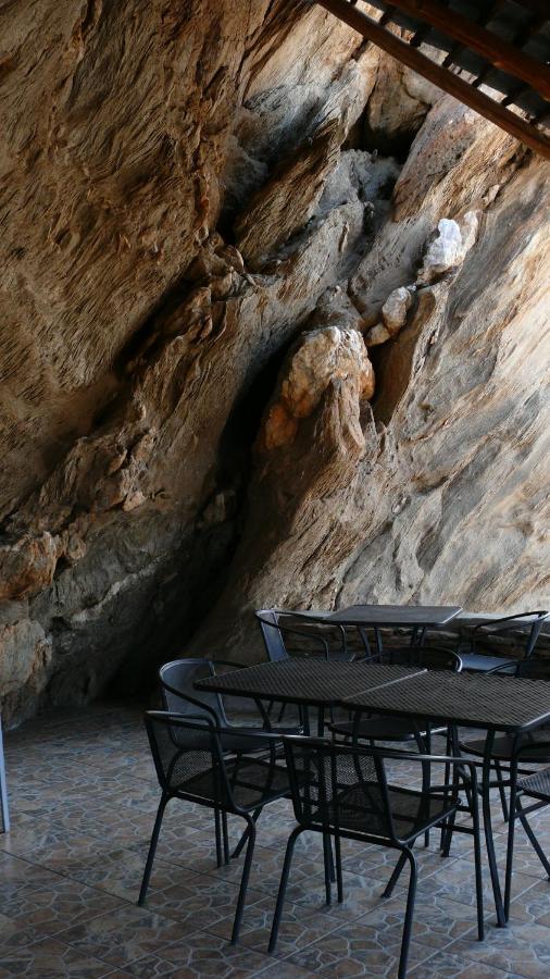Rooiklip Camp Flintstone Apartment Ngoại thất bức ảnh